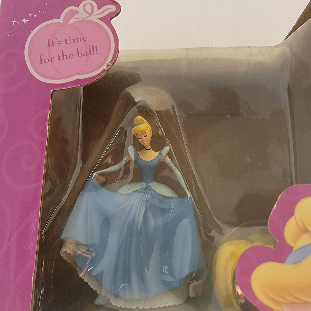 Disney Princess Cinderella Figurine Clock Blue Dress Castle Scene Boxed CC0006